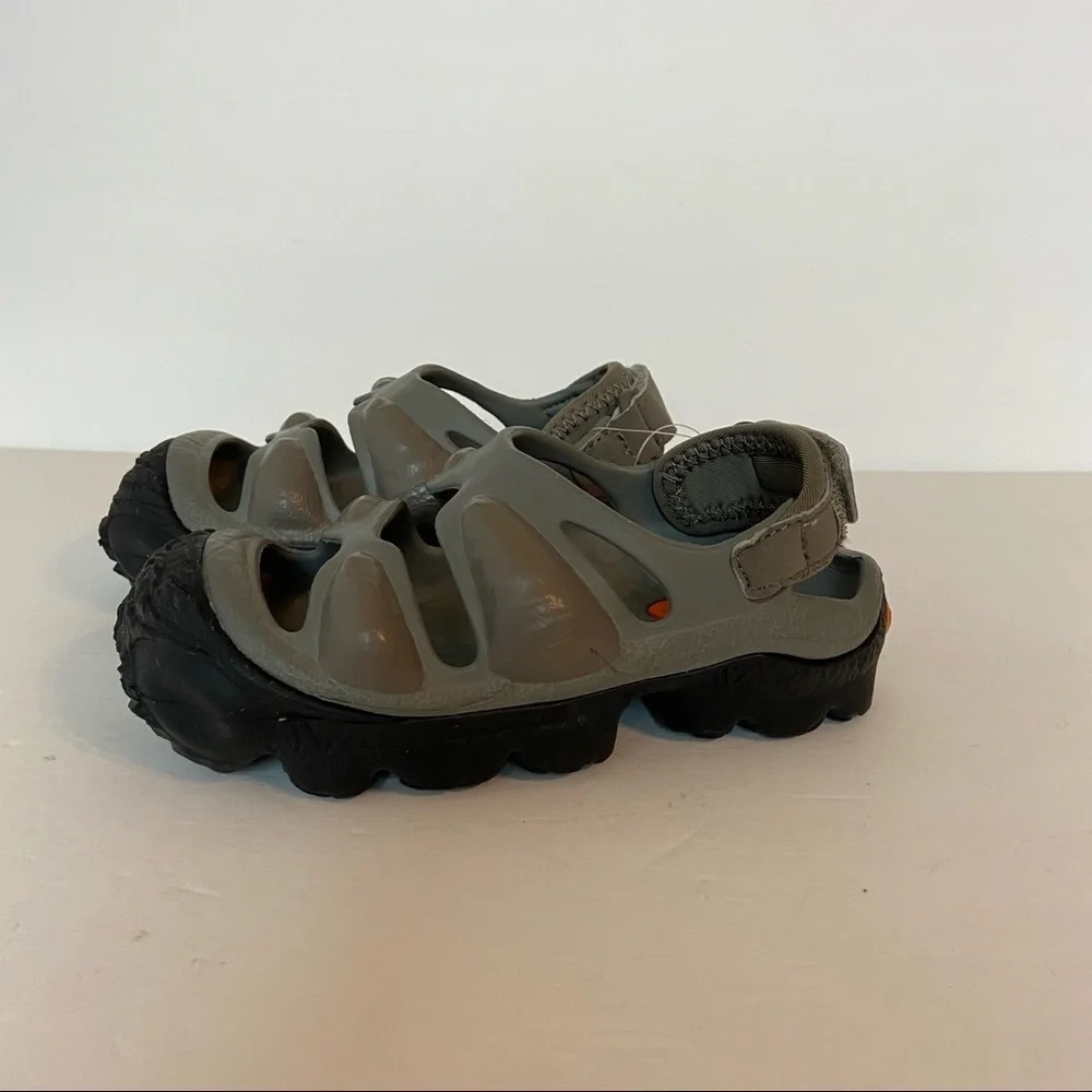 Sole Creatures Rhino Charging Grey Sandals Boys Size 8-9 NWT Outdoor Trail Water